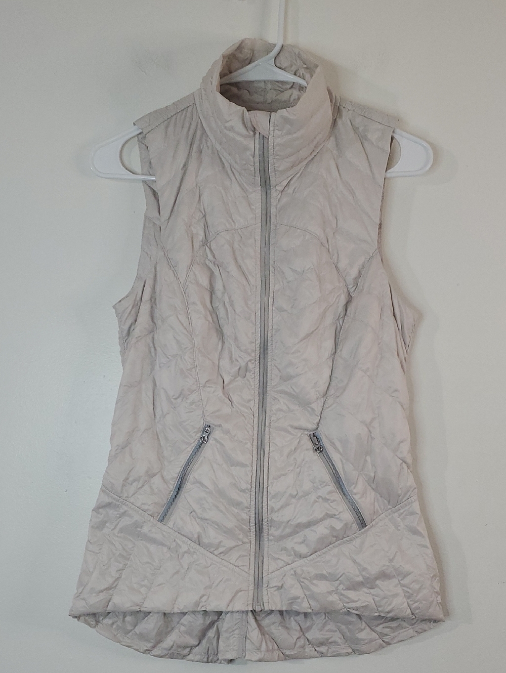 Lululemon Ride On Down Filled Vest Size 6 Womens Light Grey Ivory Activewear
